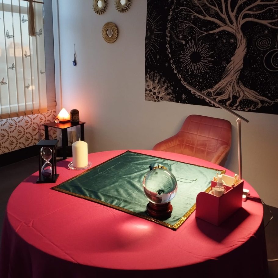 Mesa y mantel para tirada de tarot